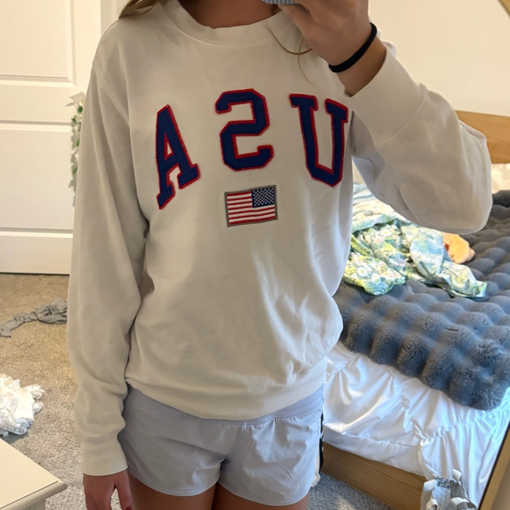 Brandy Melville Women's White and Cream Sweatshirt